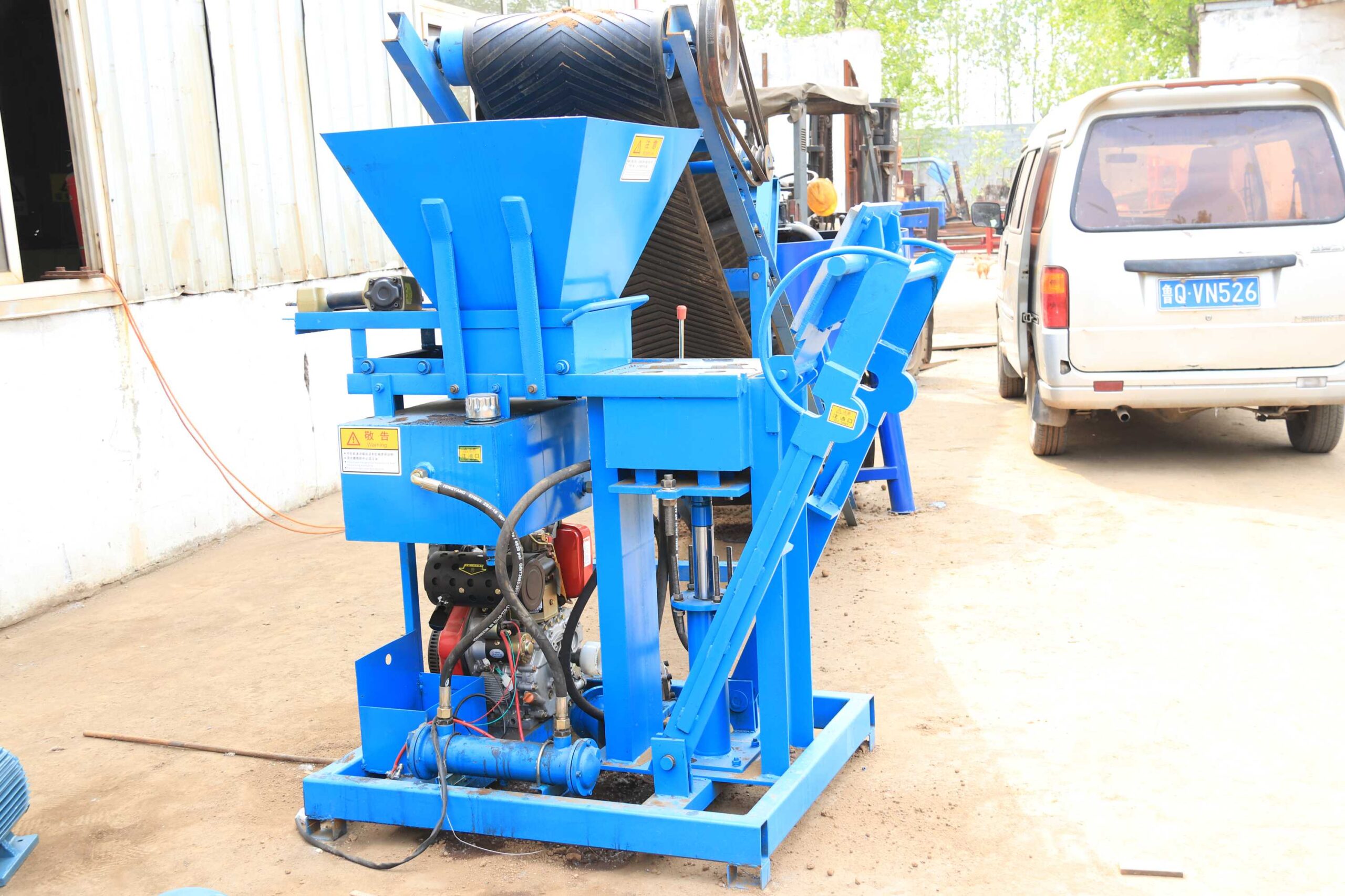 QT2-25 Automatic Clay Brick Machine Hydraulic Press for Making Blocks ...