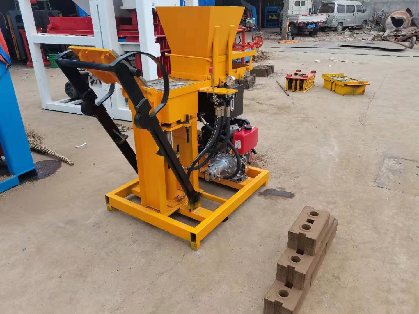 qt2 25 automatic clay brick machine hydraulic press for making blocks ecological electric interlocking bricks