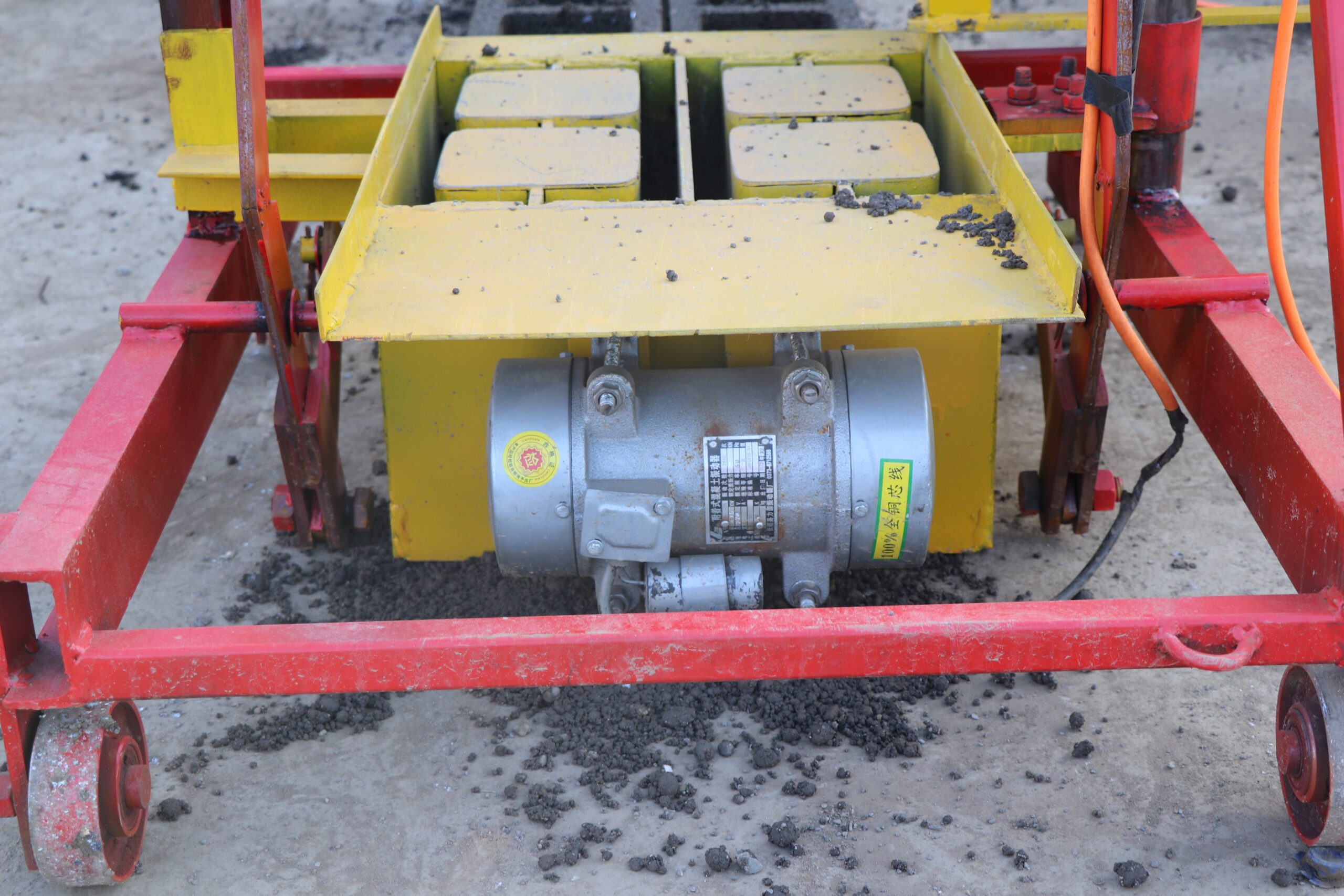 qt40 3c mini small moving mobile concrete hollow block brick making machine