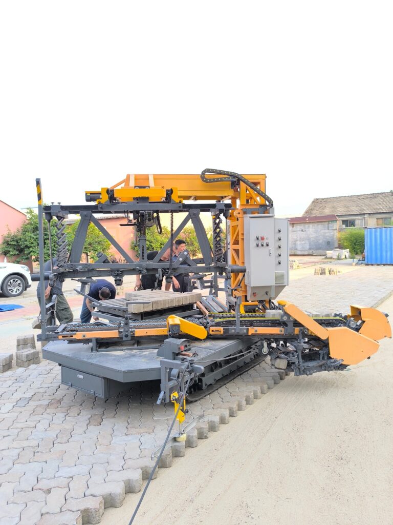 brick laying paving machine9